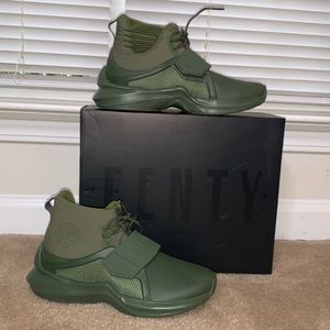 💚💚ARMY GREEN PUMA “FENTY” The Trainer Hi 💚💚